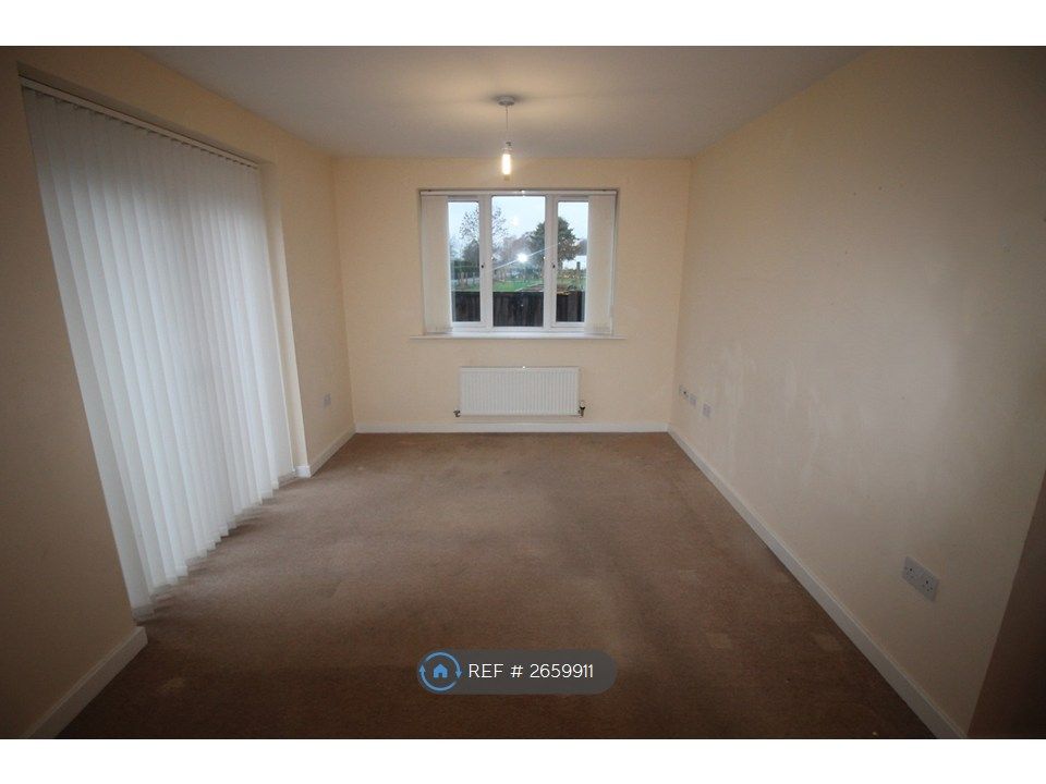 Property photo 3 of 8 Lounge