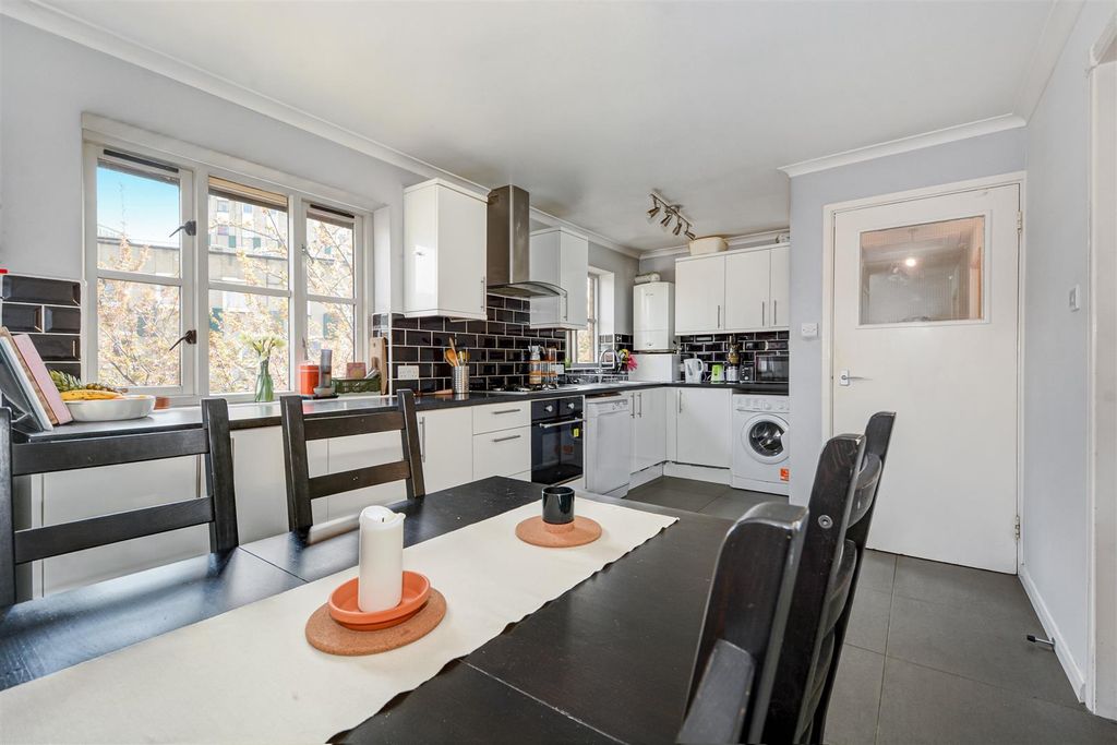 Property photo 3 of 14 Kitchen