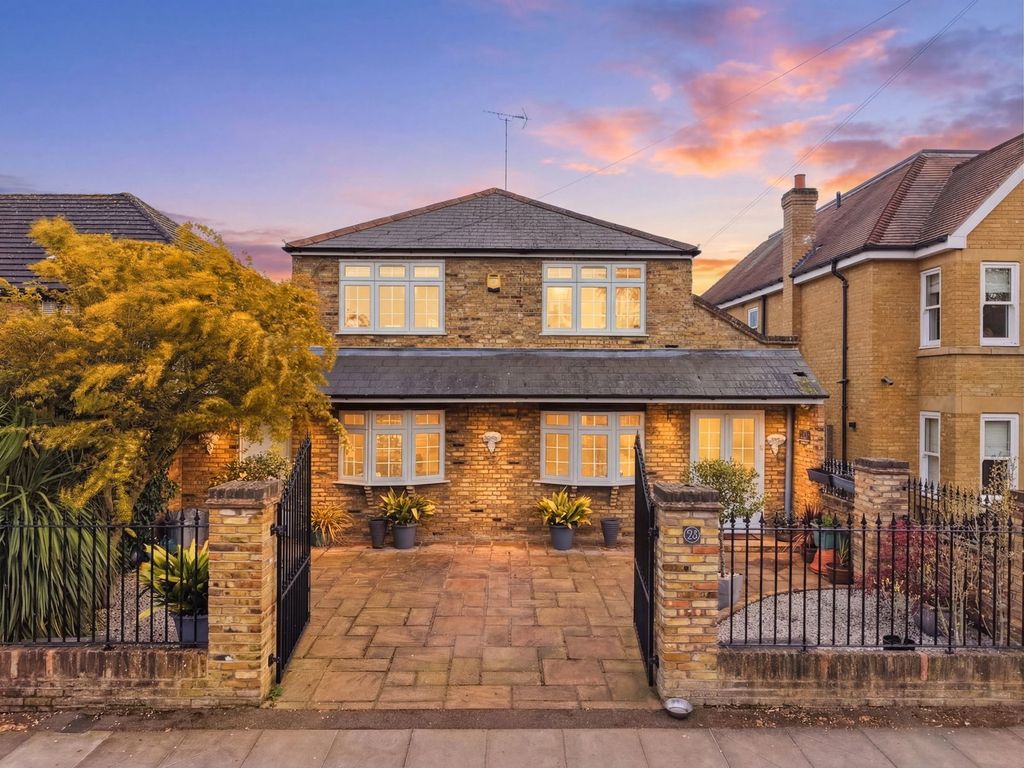 Property photo 1 of 28