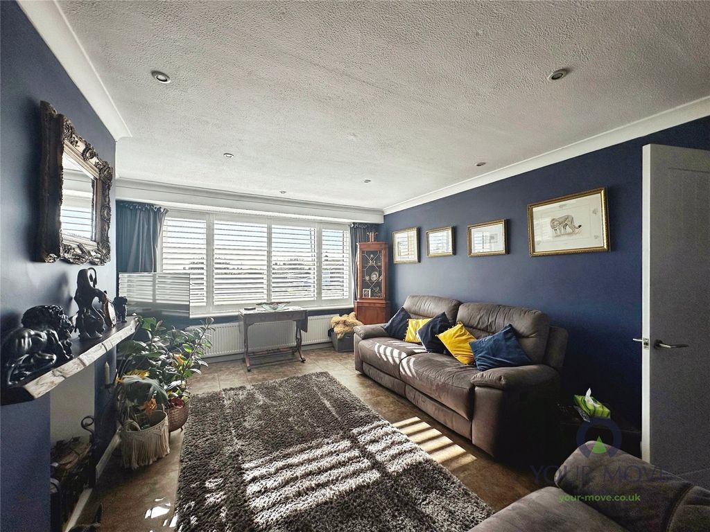 Property photo 3 of 25 Lounge