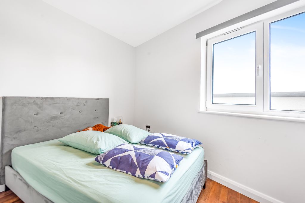 Property photo 3 of 9 725525 (4)