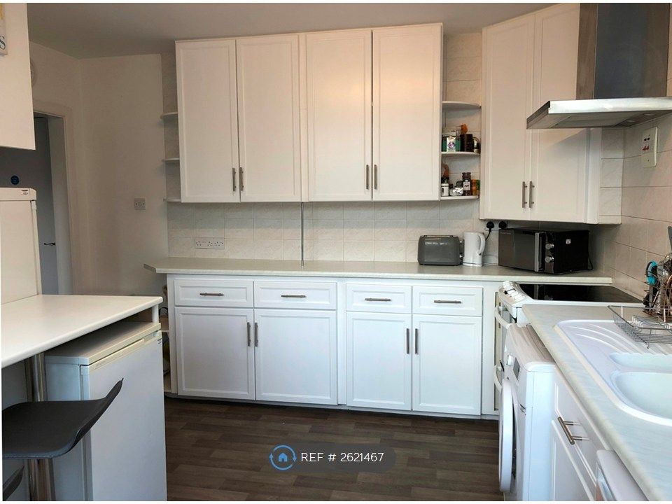Property photo 3 of 17 Kitchen