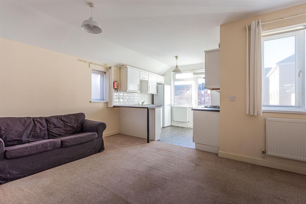 Property photo 2 of 10 Station Road 75, 3A-7.Jpg