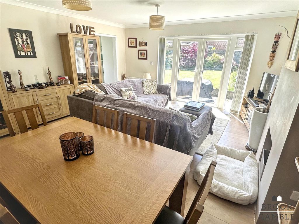 Property photo 3 of 21 01323 438506