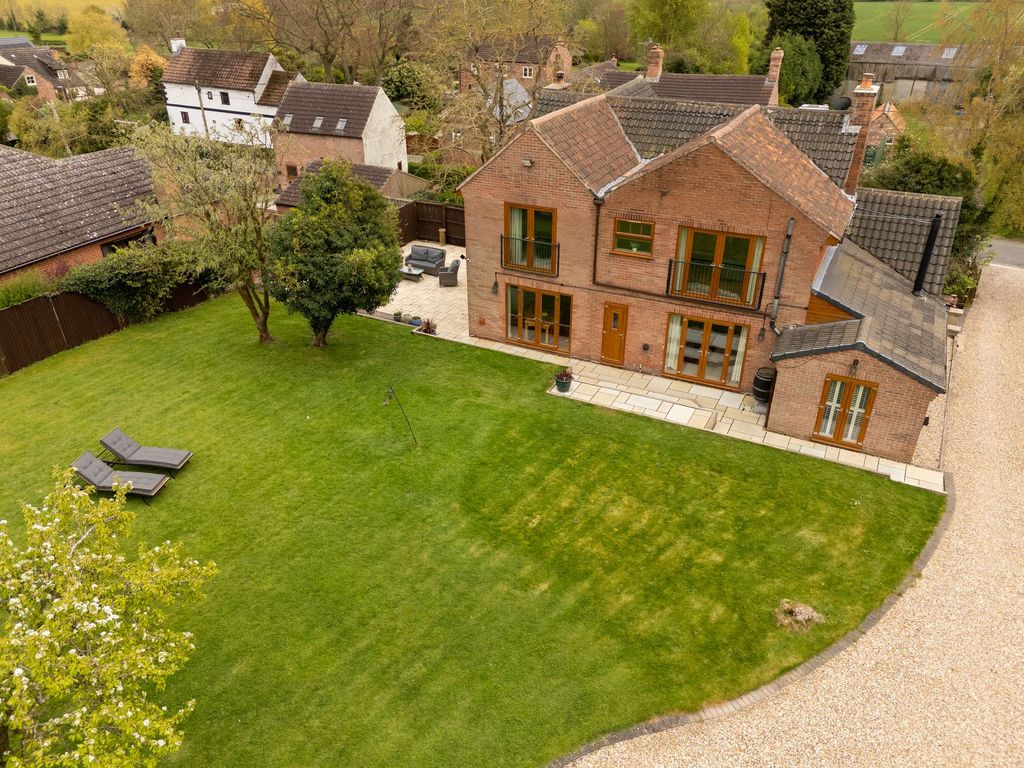 Property photo 2 of 35