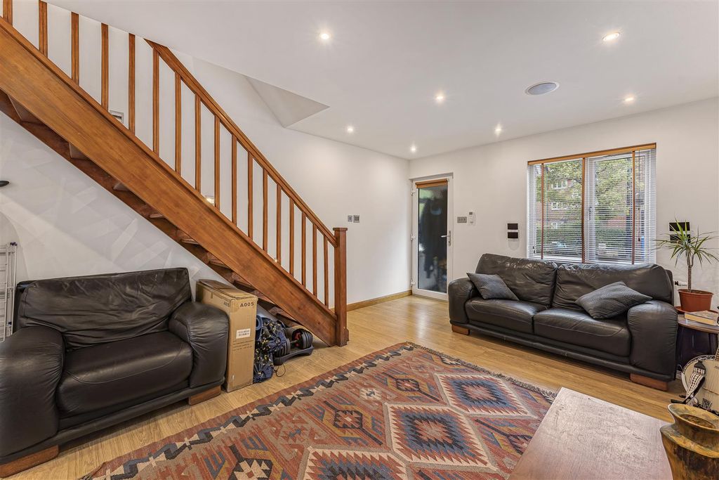 Property photo 3 of 14 Henley Drive