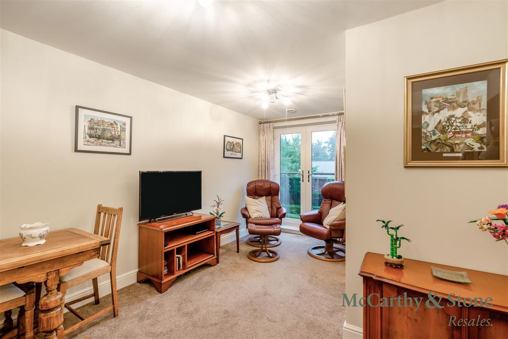 Property photo 2 of 22 8702743-Interior06.Jpg