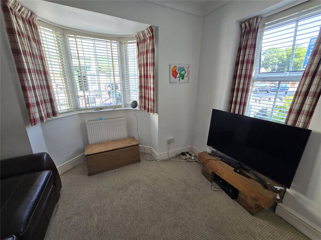 Property photo 2 of 33 Picture No. 12