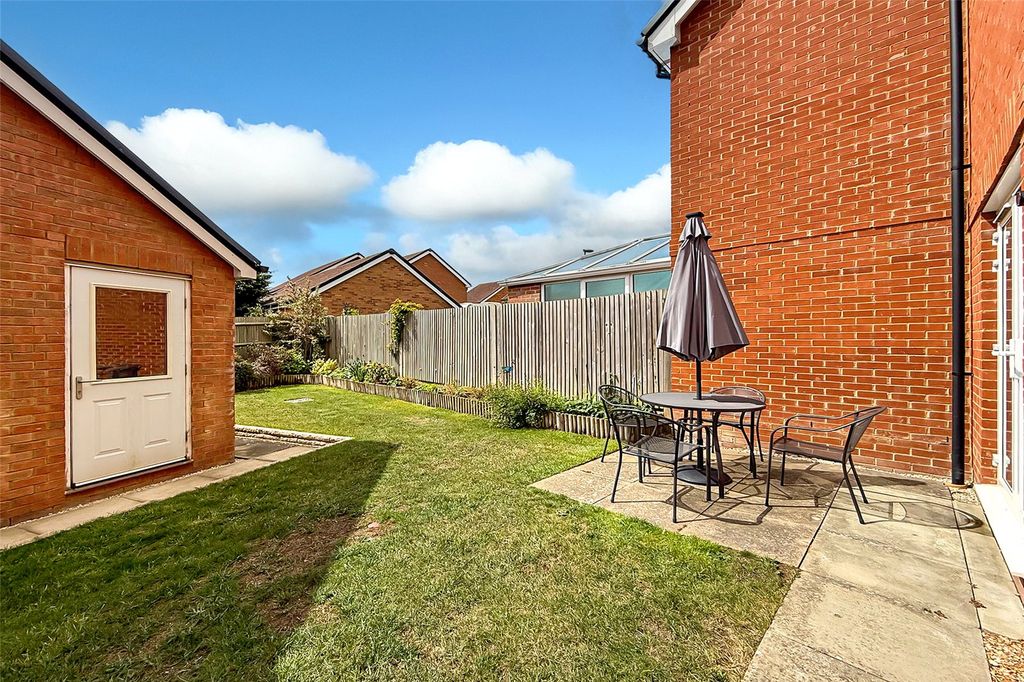 Property photo 2 of 23 Picture No. 16