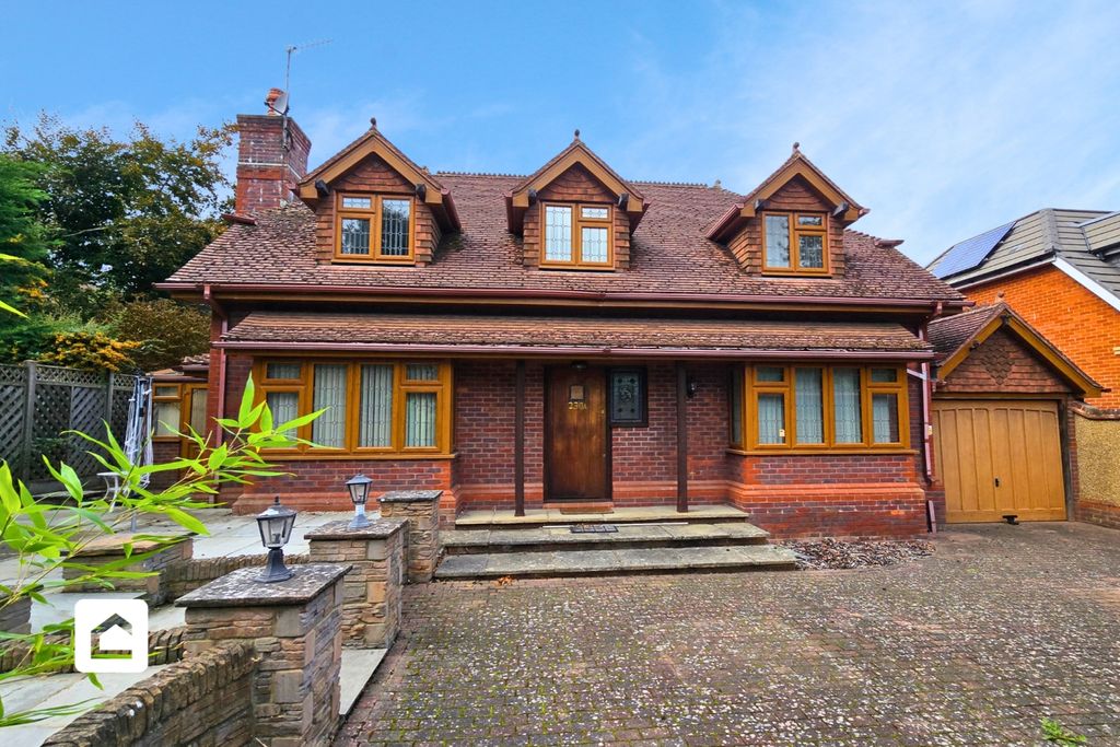 Property photo 1 of 28 Lettings Photos (1)