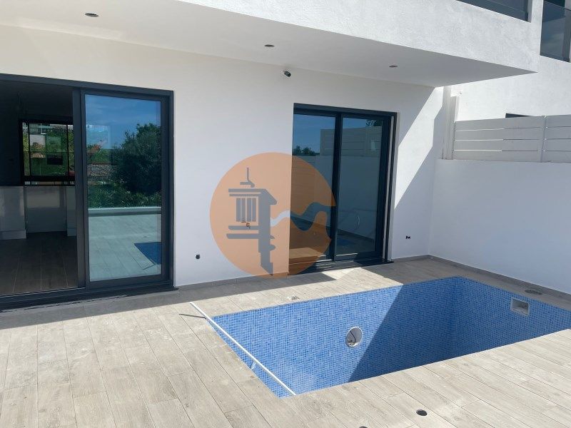 Property photo 1 of 52