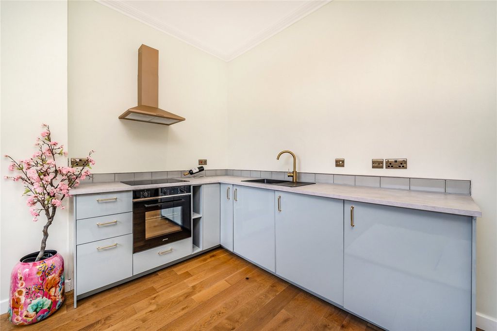 Property photo 3 of 8 Kitchen