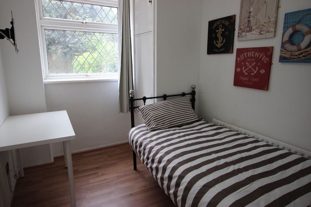 Property photo 1 of 7 Room