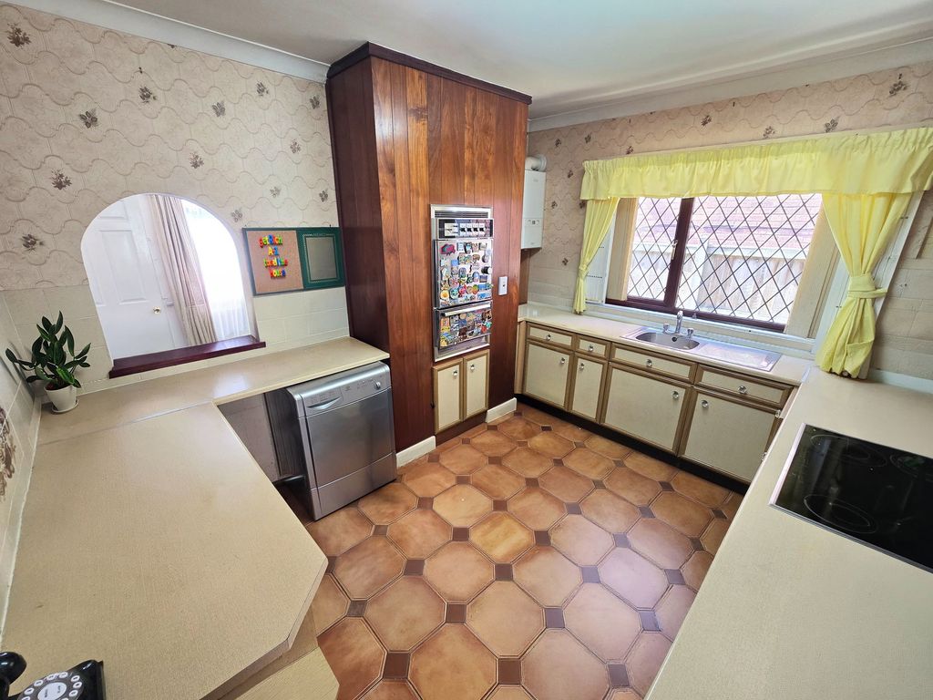 Property photo 2 of 20