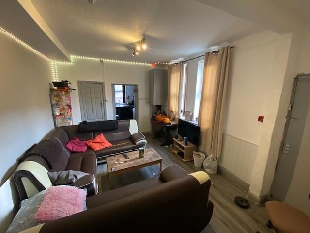 Property photo 3 of 18 Lounge