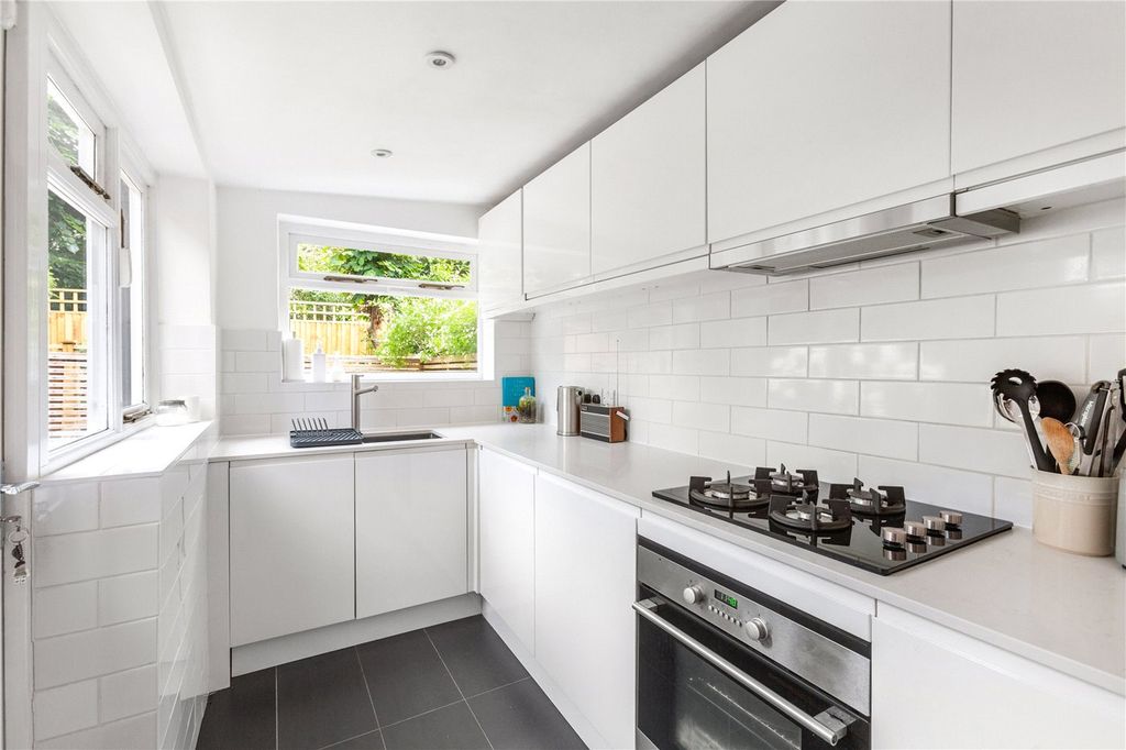 Property photo 2 of 11 Kitchen