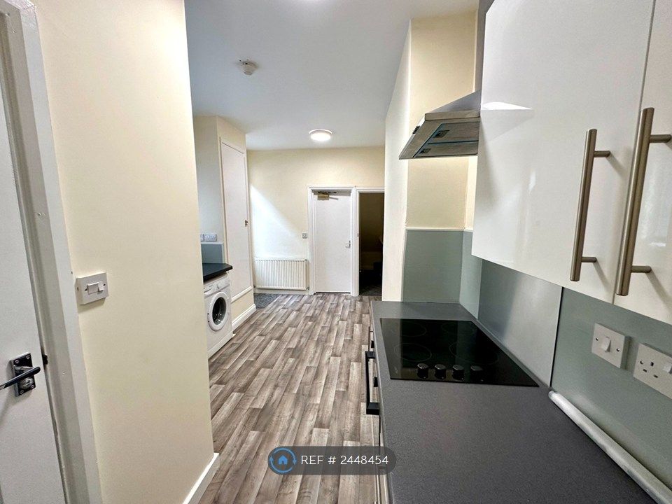 Property photo 1 of 6 Kitchen
