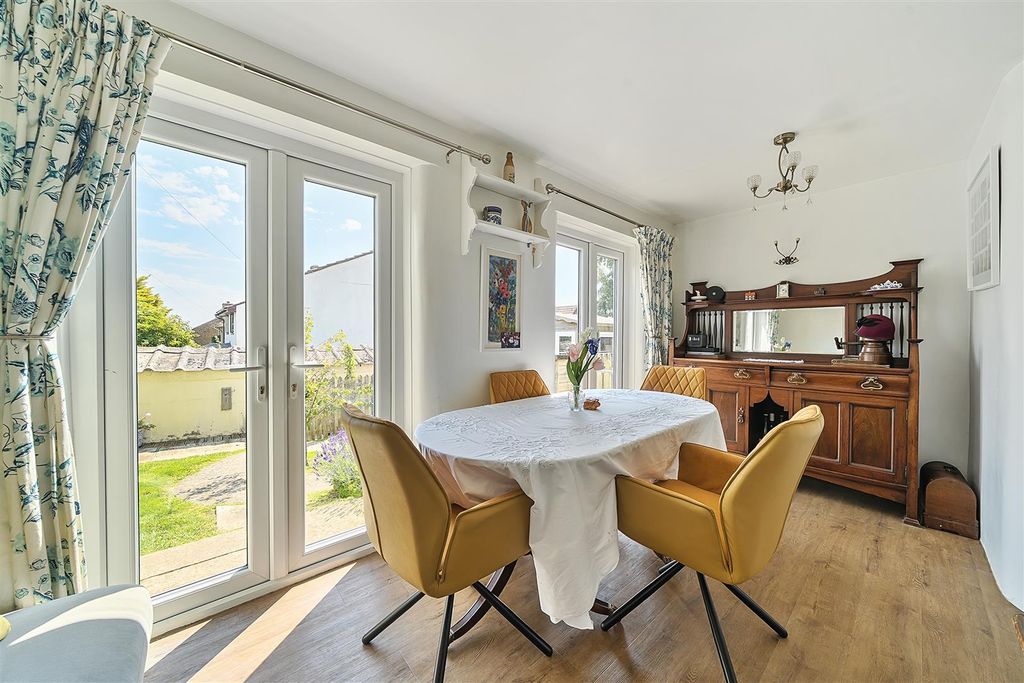 Property photo 3 of 18 Dining Room