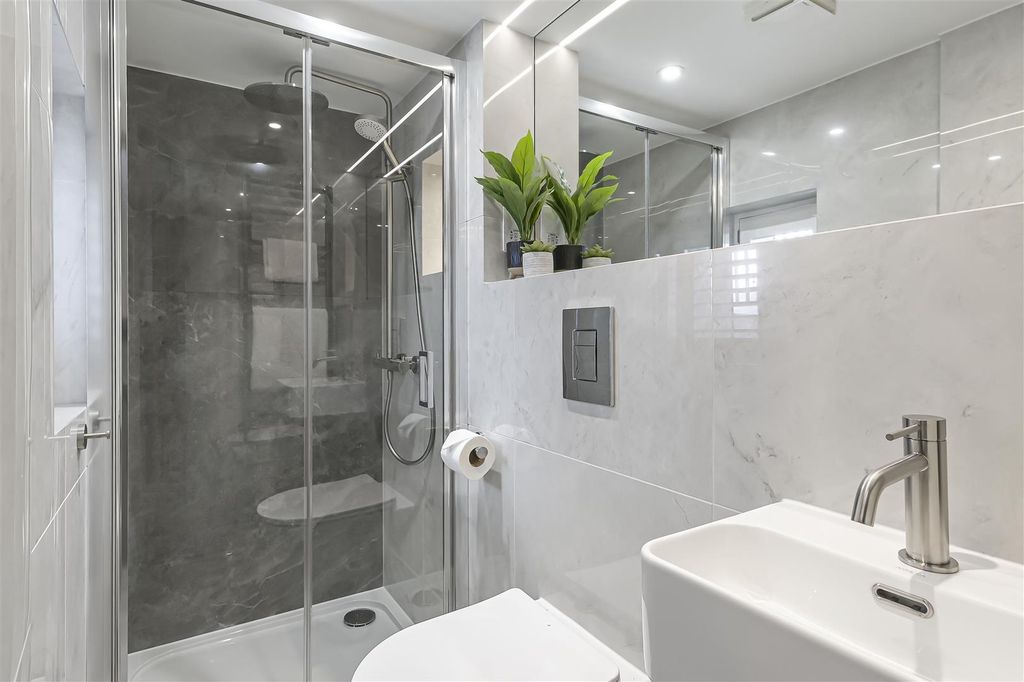 Property photo 3 of 13 One Stay - Studio 1 - Bathroom Image 1.Jpg