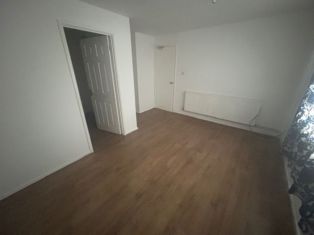 Property photo 3 of 4 Living Room