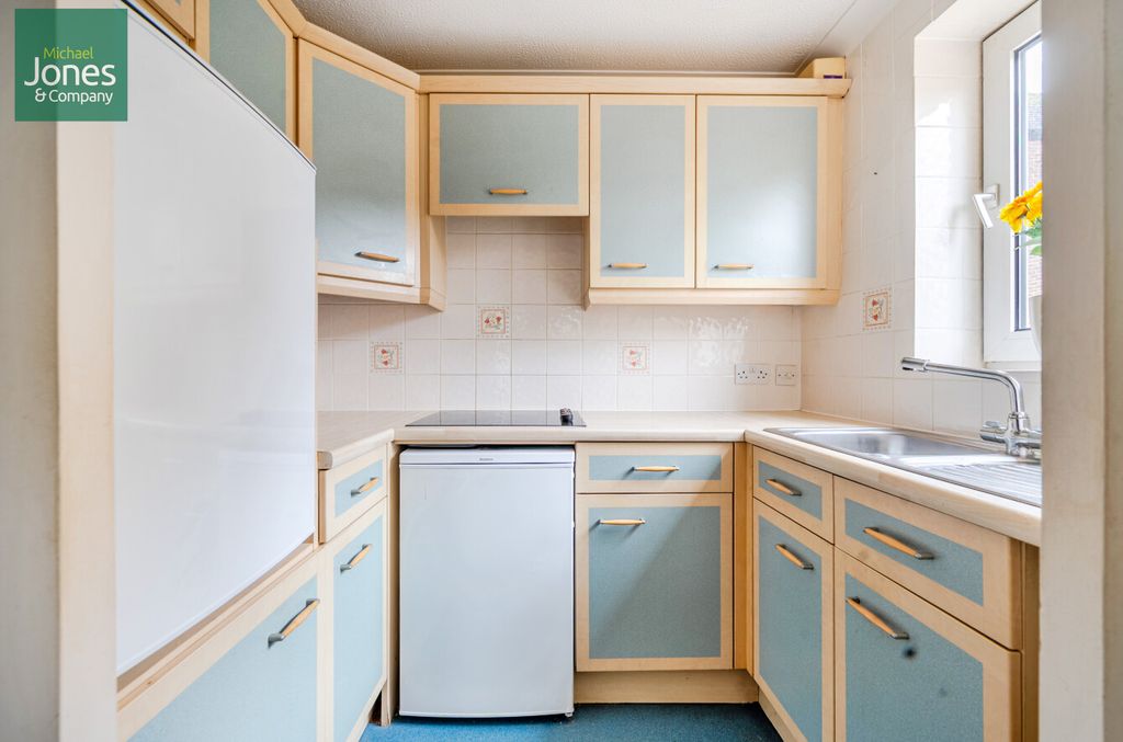 Property photo 2 of 6 Kitchen