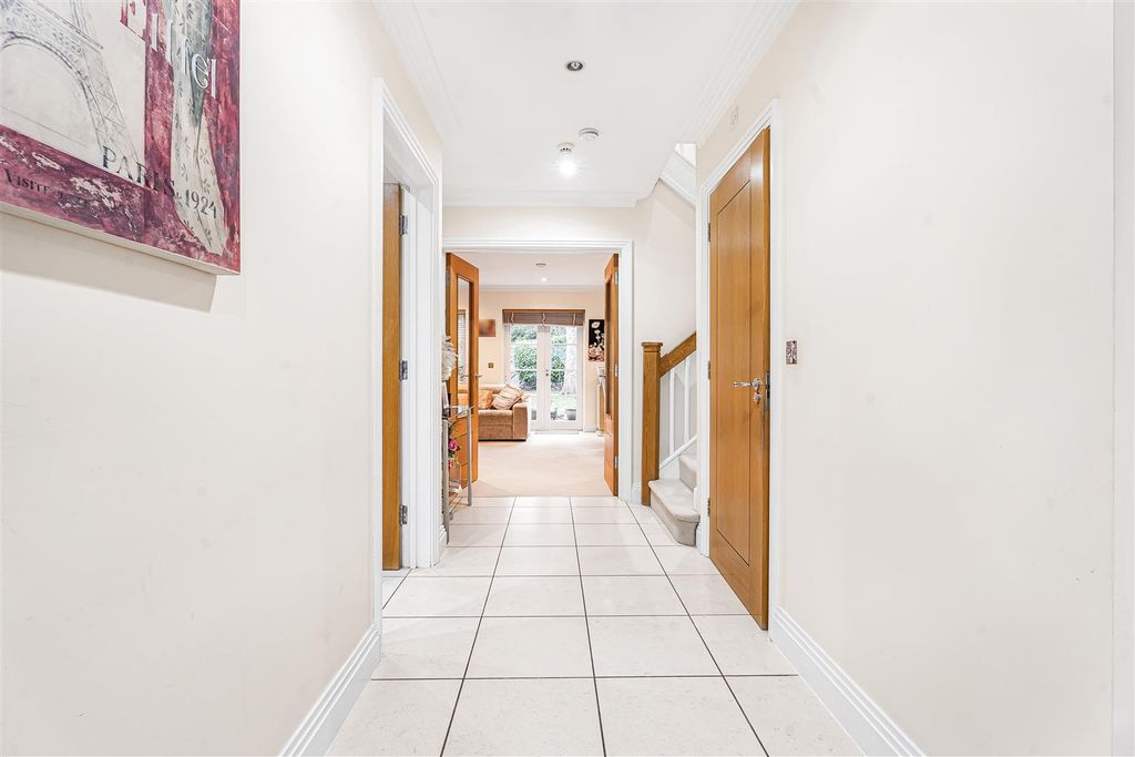 Property photo 3 of 15 6_70345.Jpg