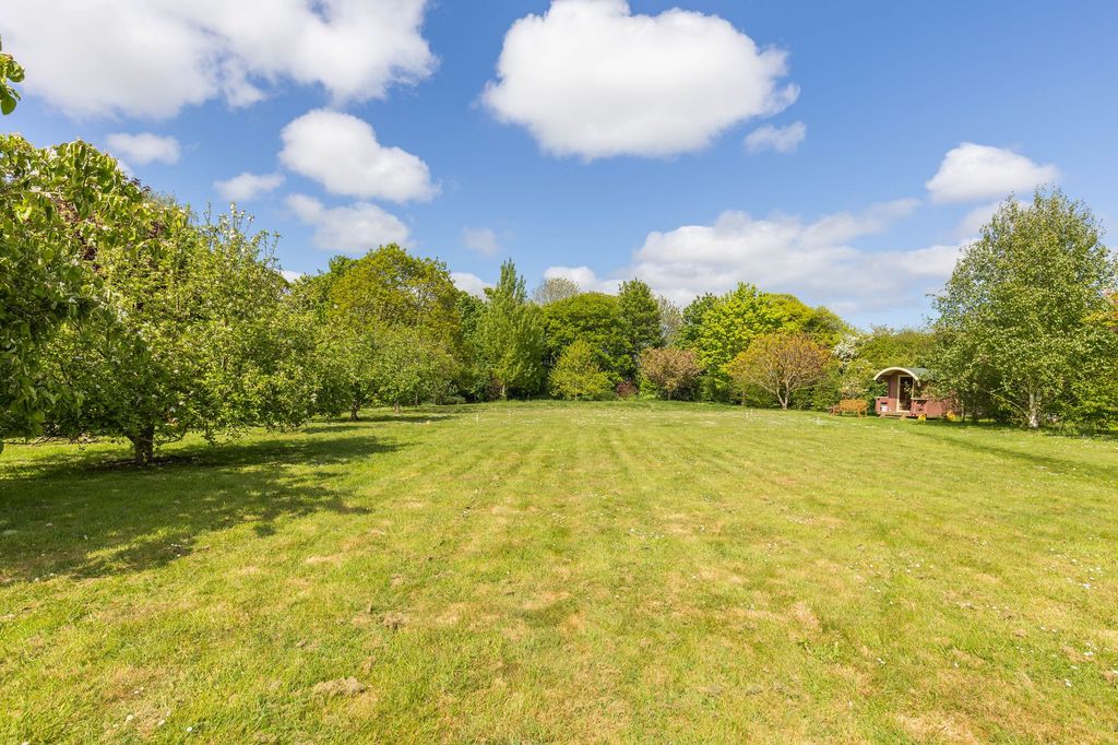 Property photo 2 of 25