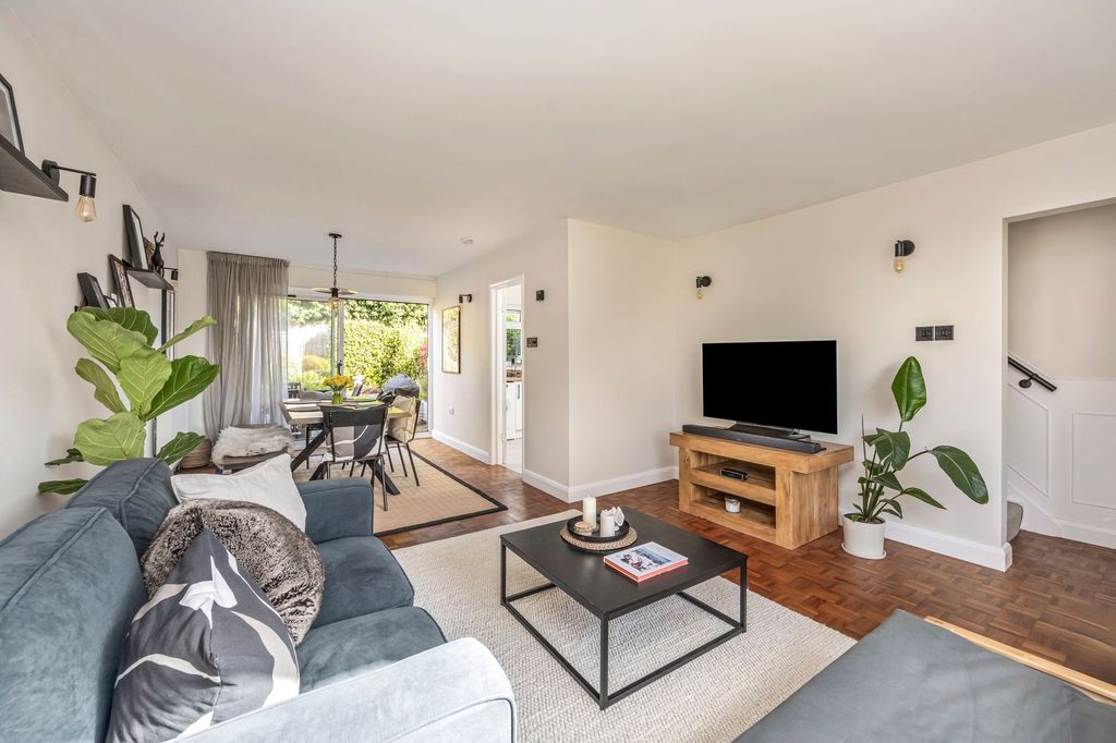 Property photo 2 of 18 Living Room