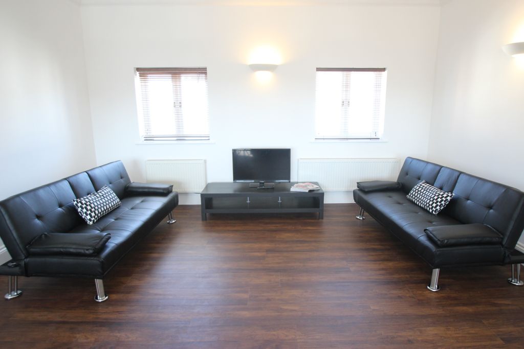 Property photo 2 of 5 Living Room