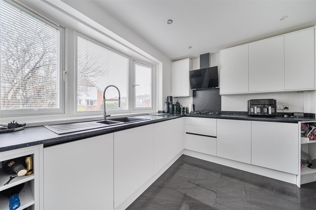 Property photo 3 of 21 Kitchen