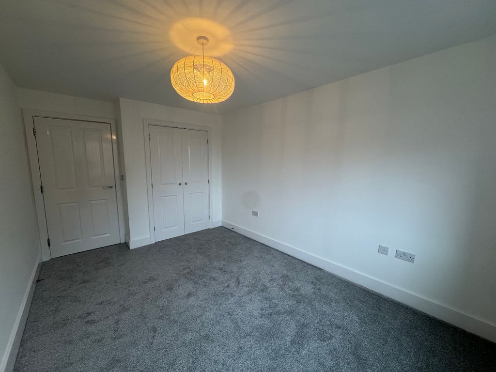 Property photo 2 of 8 Bedroom 1