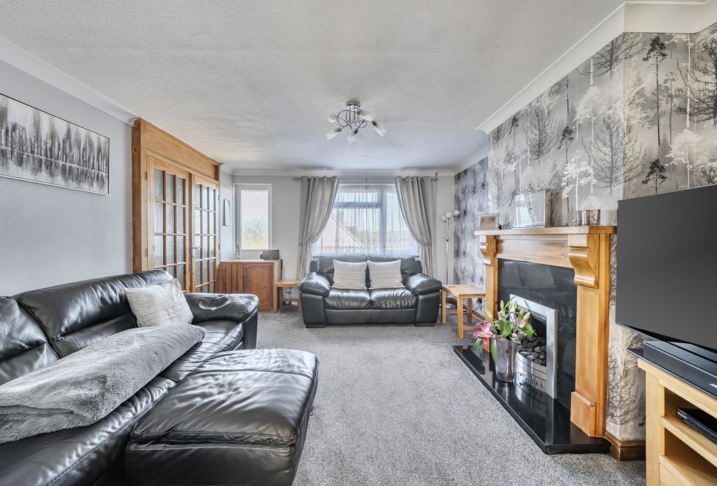 Property photo 3 of 17 1439330-7-69d6399...