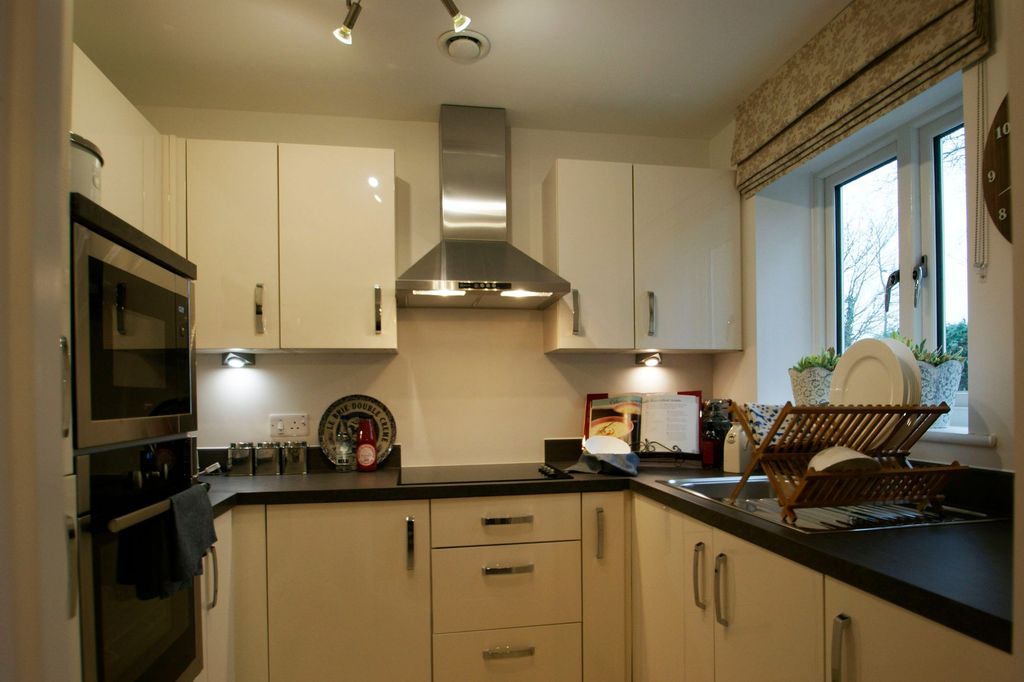 Property photo 2 of 13 Kitchen