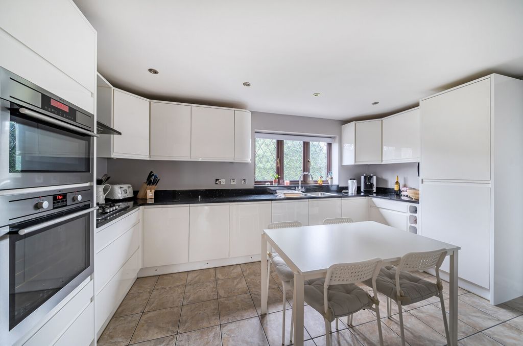 Property photo 2 of 19 1397003-6-6968dc2...