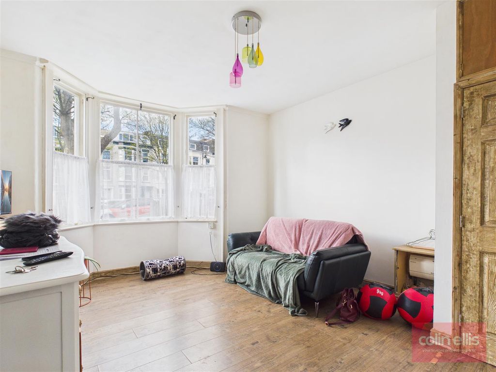 Property photo 3 of 12 Cam05075G0-Pr0325-Still009.Jpg