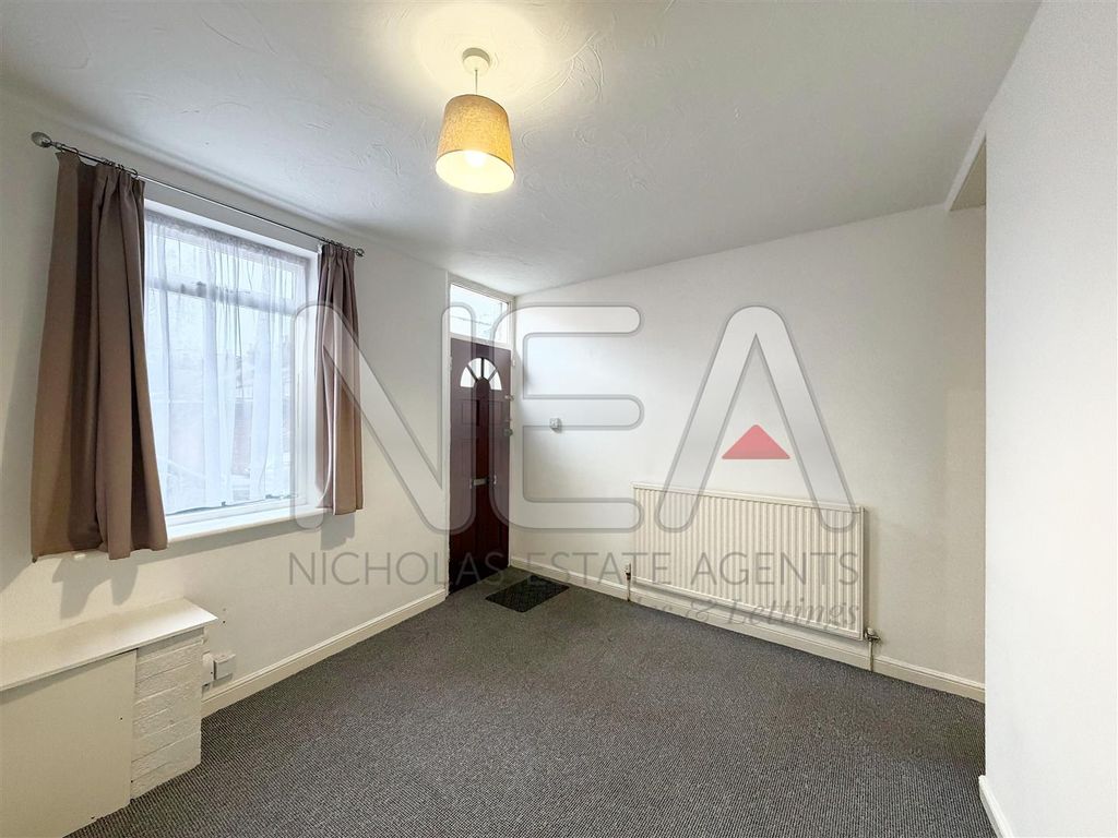 Property photo 3 of 10 Living Room