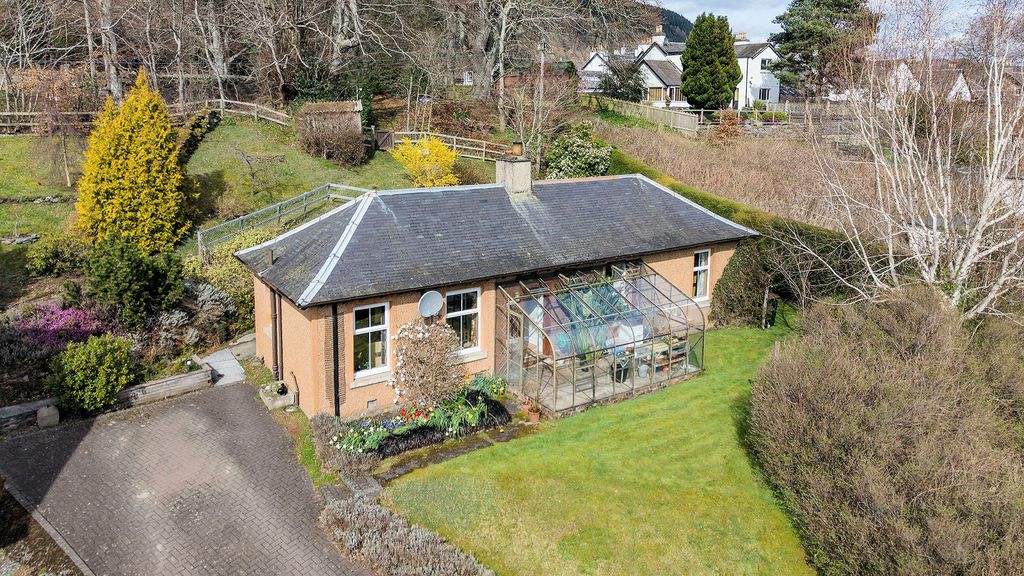 Property photo 2 of 25