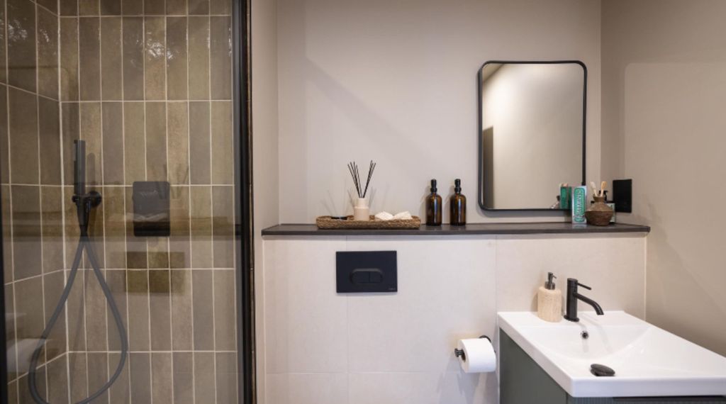 Property photo 3 of 20 Bathroom