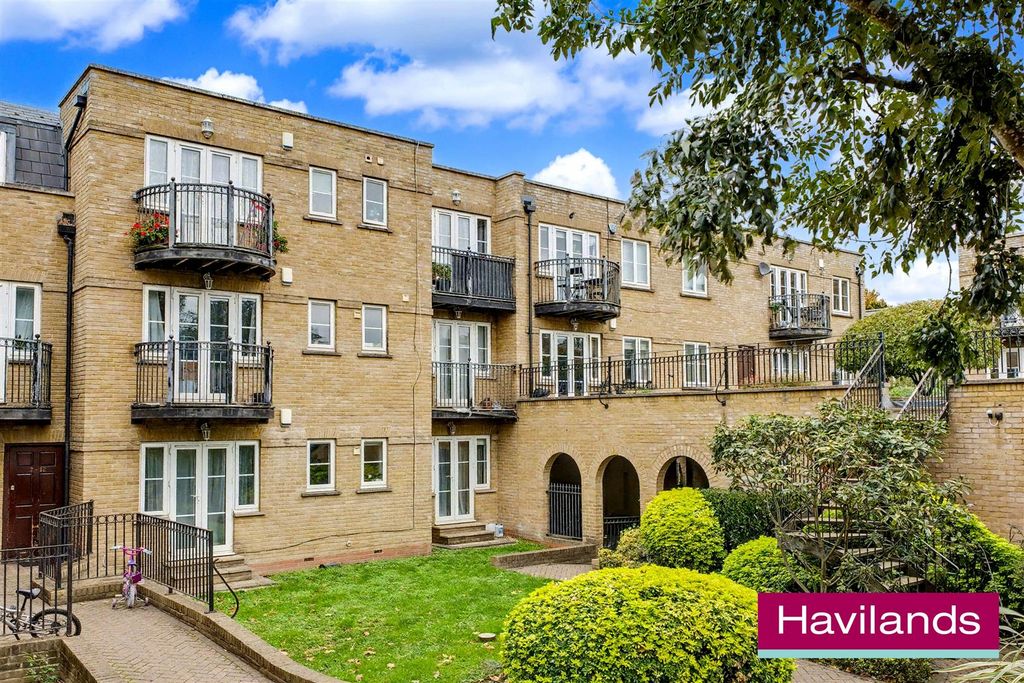 Property photo 1 of 20 Fountain Court-7.Jpg