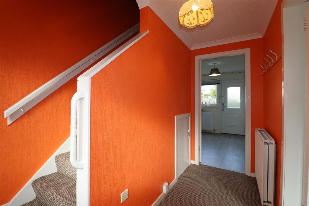 Property photo 2 of 19 Entrance Hall