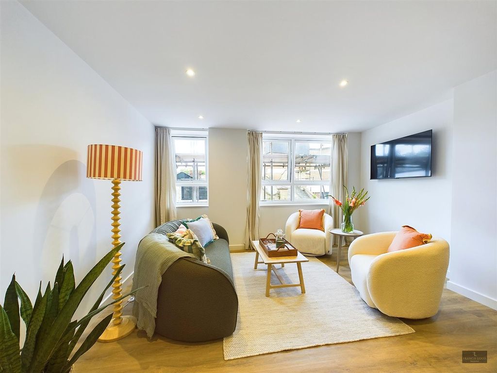 Property photo 2 of 16 Cam02887G0-Pr0213-Still007.Jpg