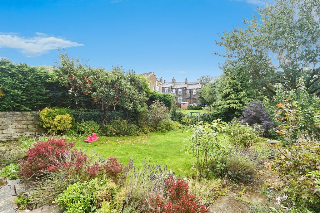 Property photo 2 of 25