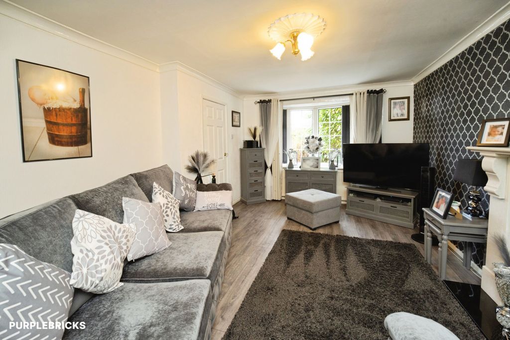 Property photo 3 of 32