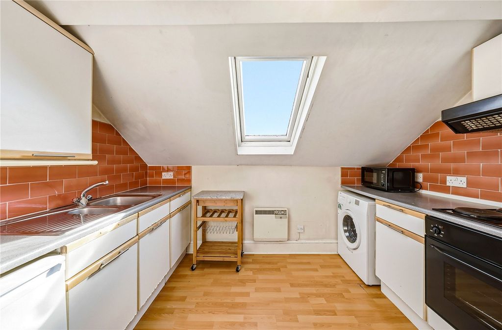 Property photo 3 of 11 Picture No. 10