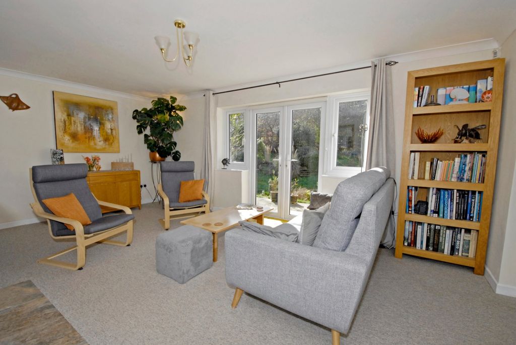 Property photo 3 of 12 Sitting Room