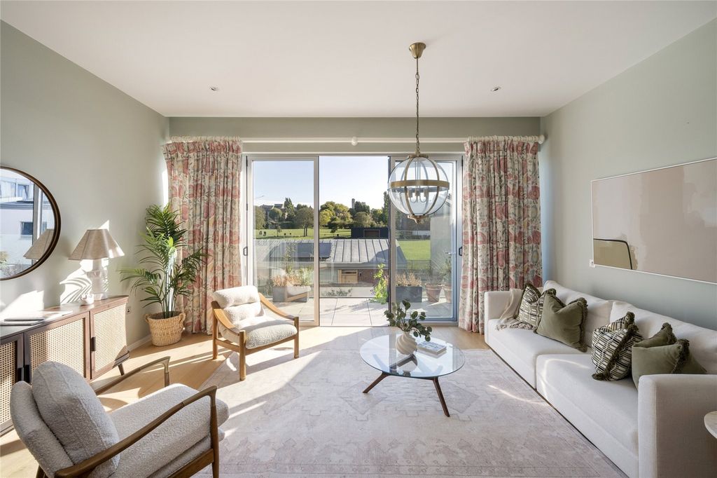 Property photo 2 of 15 Picture No. 32