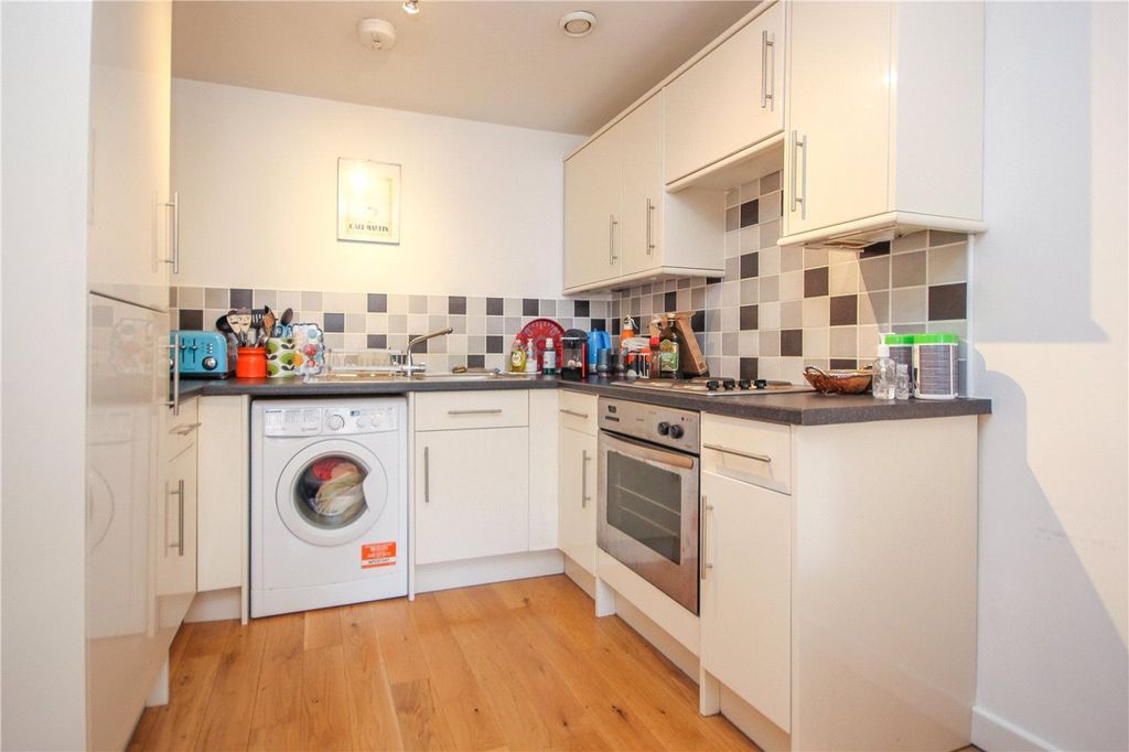 Property photo 3 of 10 Kitchen