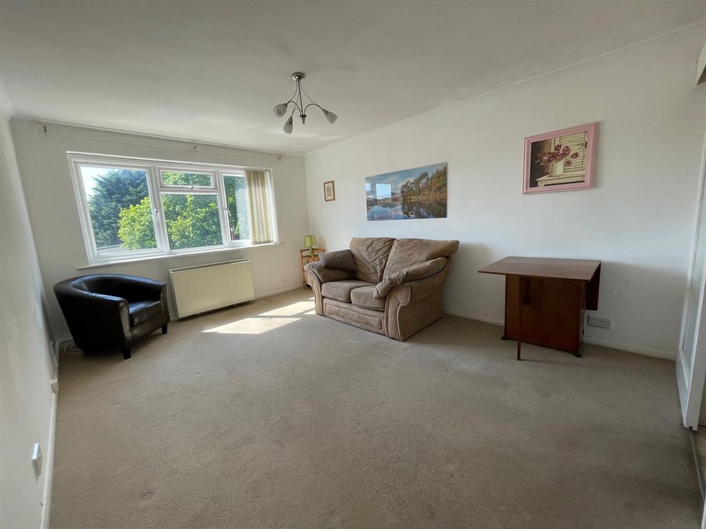 Property photo 2 of 9 Flat 11 Lounge.Jpeg