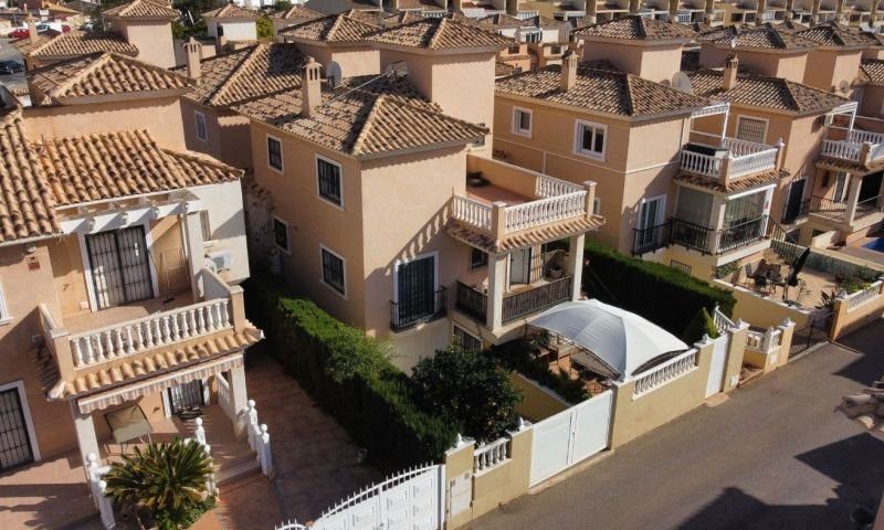 Property photo 2 of 40