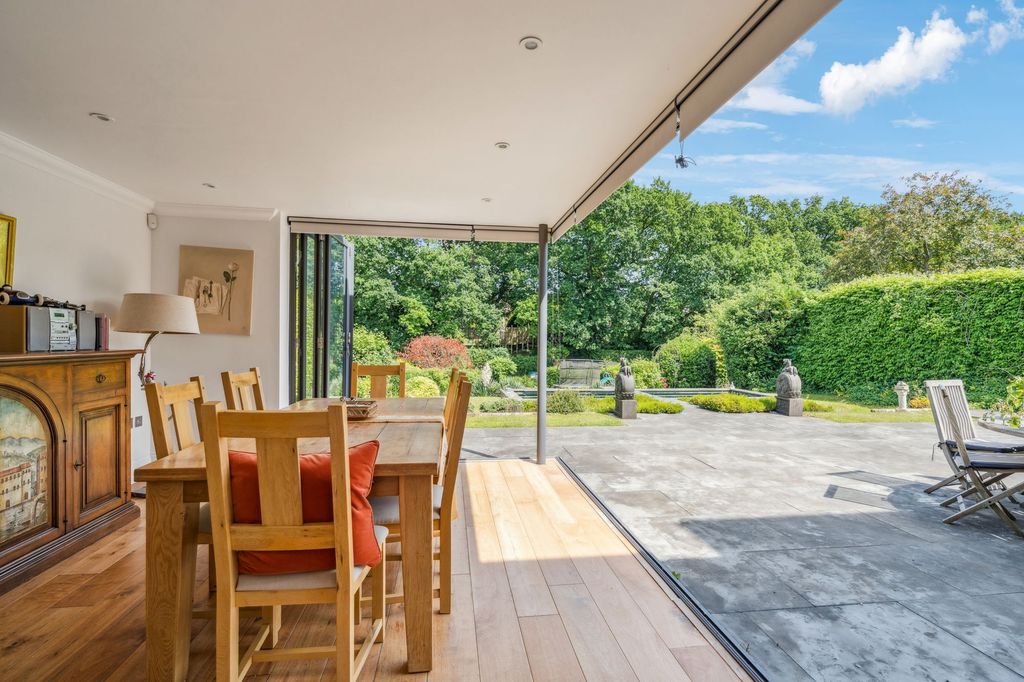 Property photo 3 of 32